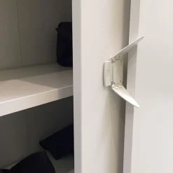 Online BabyDan skydedørsslås - 1 stk Sikkerhed I Hjemmet