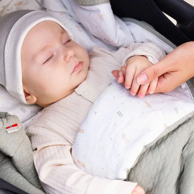 Outlet Breeze Light - Misty Green Fields Køreposer|Køreposer